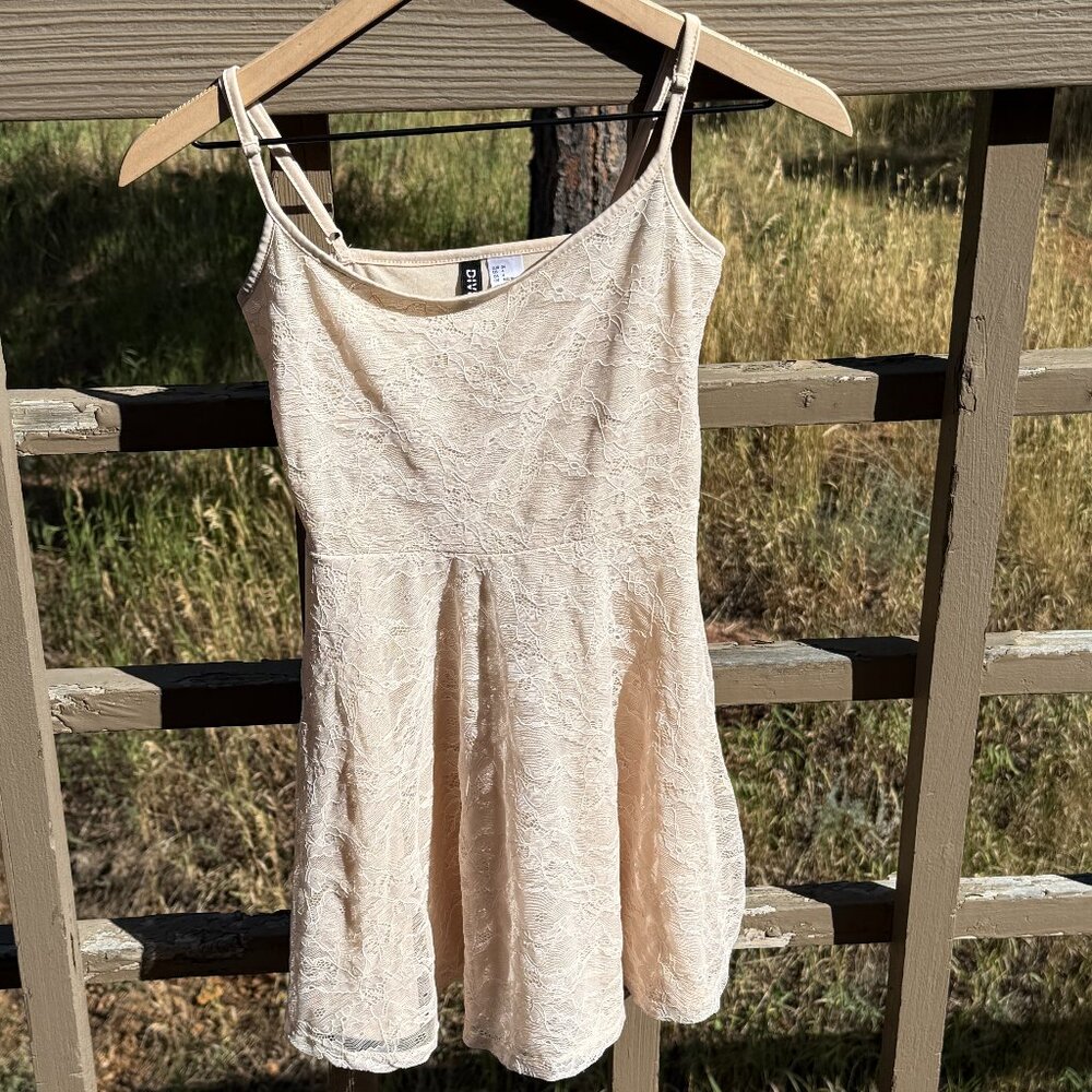 EUC VINTAGE H&M Cream Lace Sleeveless Skate Dress/Slip